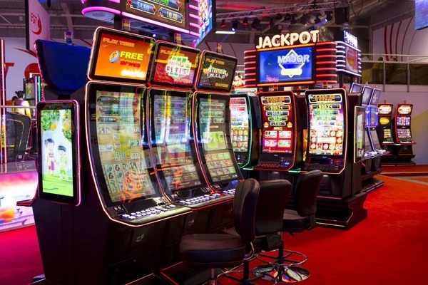 Payment method icons and withdrawal confirmation screen on superspin slot